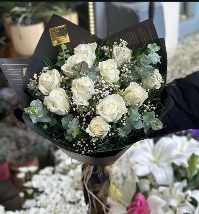 11 BEYAZ GÜL BUKETİ
